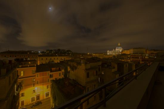 04 - Rome by night