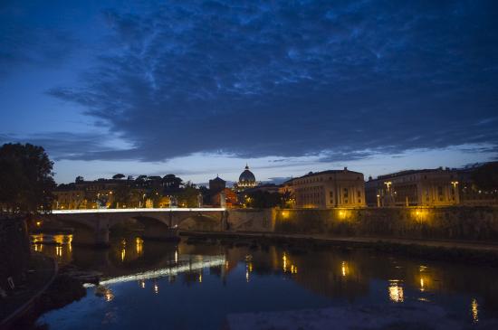 06 - Rome by night