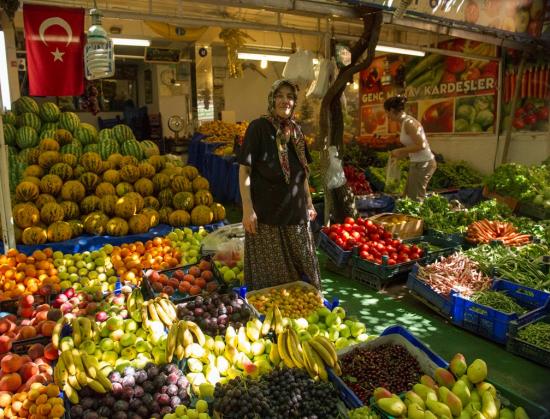 Une vendeuse de légumes à AYVALIC